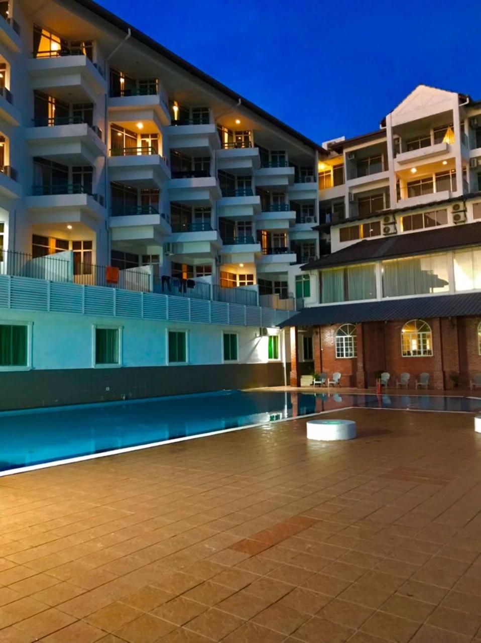Akar Beach Resort Porto Dickson Exterior foto