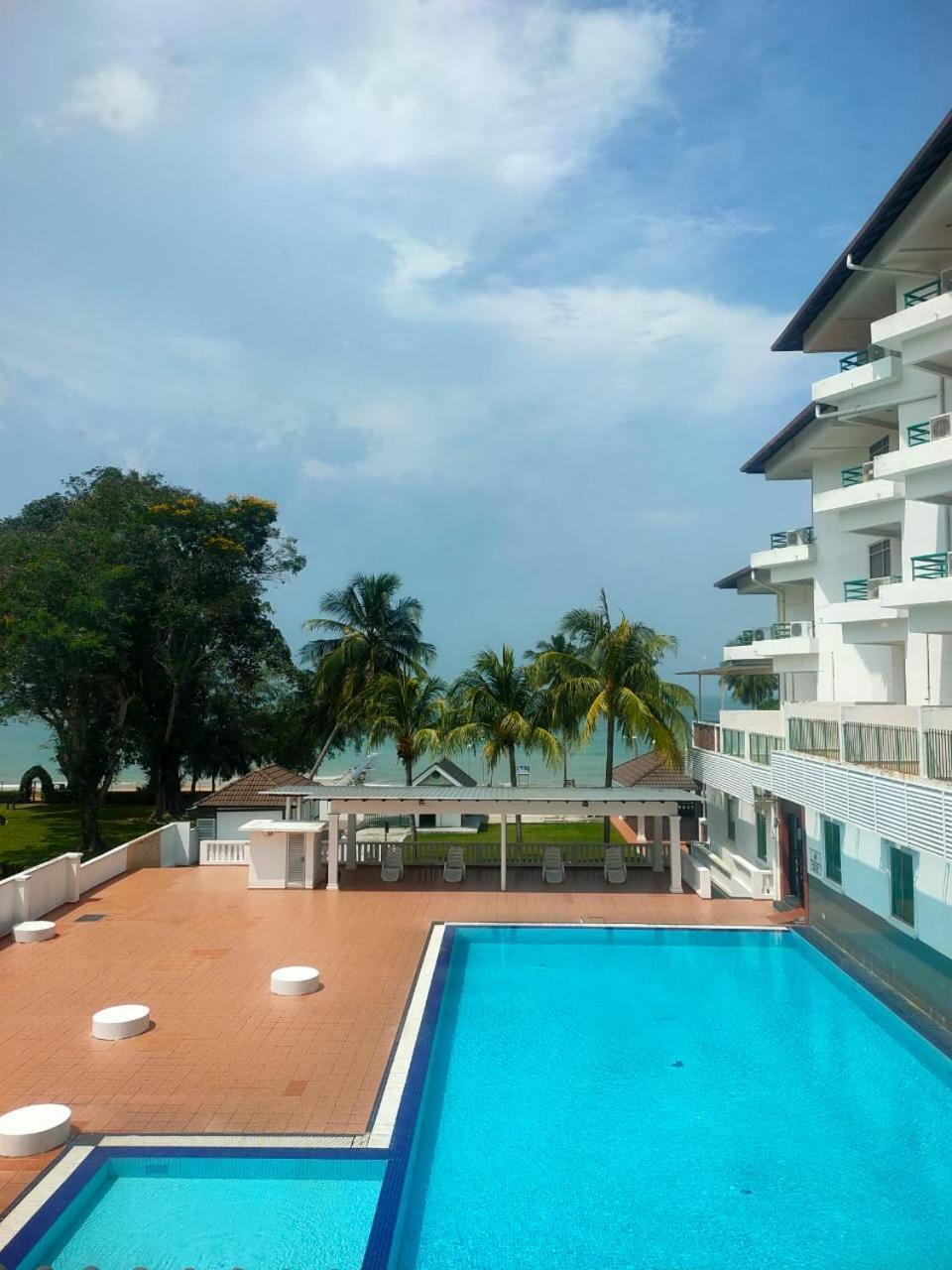 Akar Beach Resort Porto Dickson Exterior foto