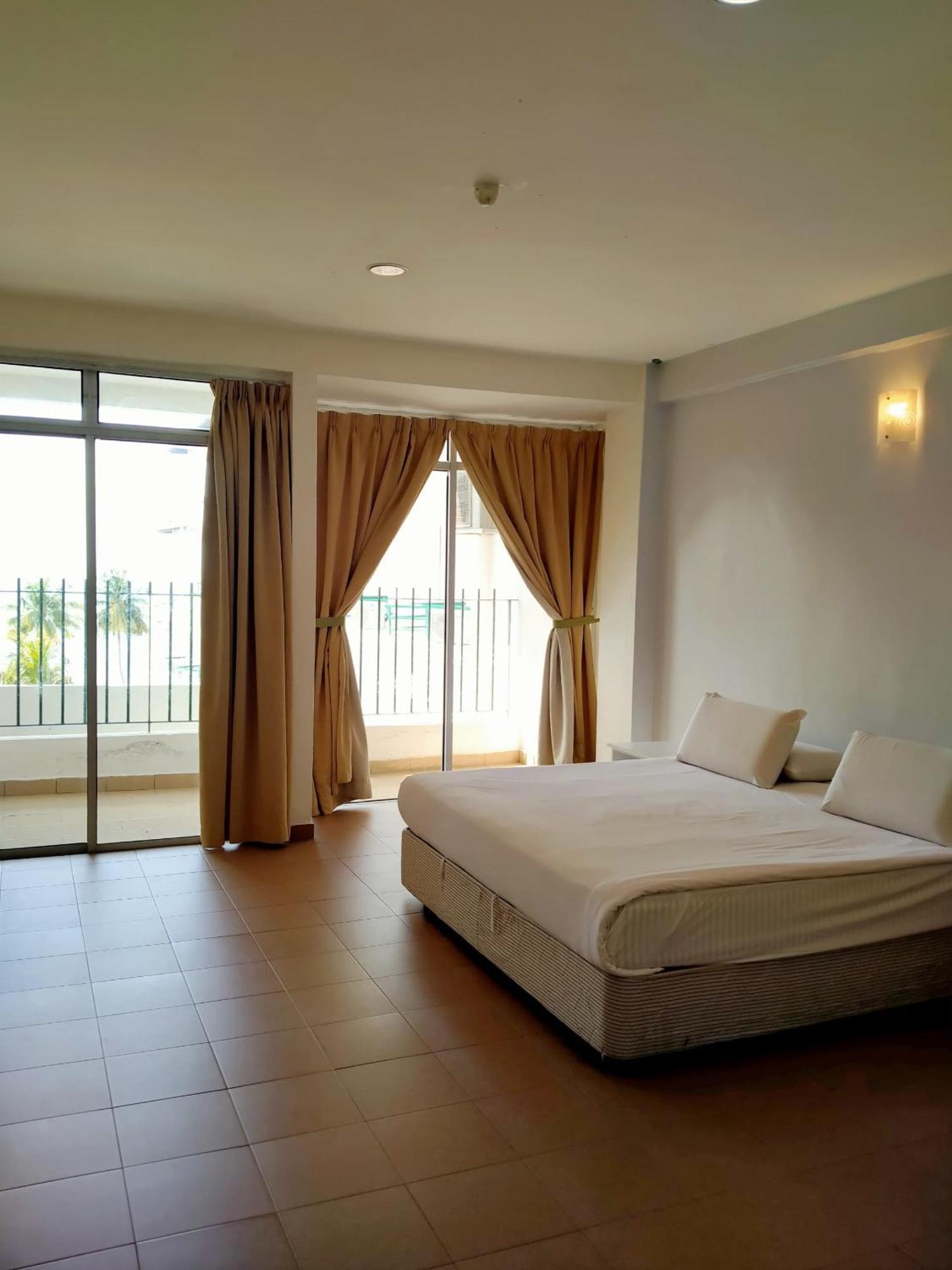 Akar Beach Resort Porto Dickson Exterior foto