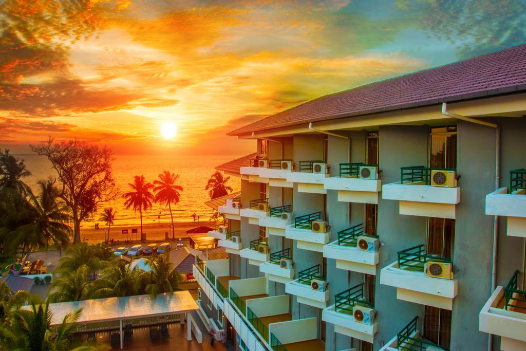 Akar Beach Resort Porto Dickson Exterior foto