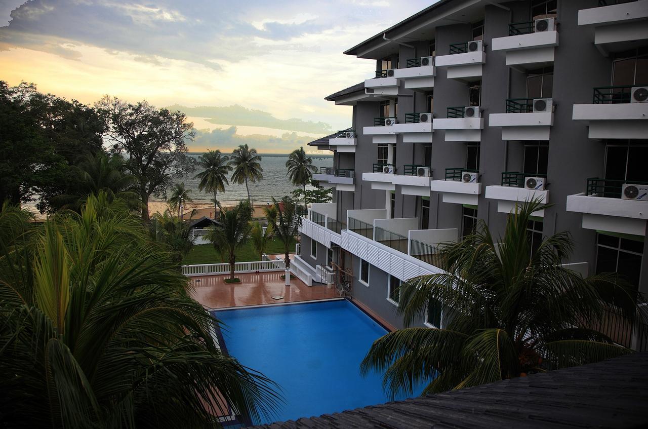 Akar Beach Resort Porto Dickson Exterior foto