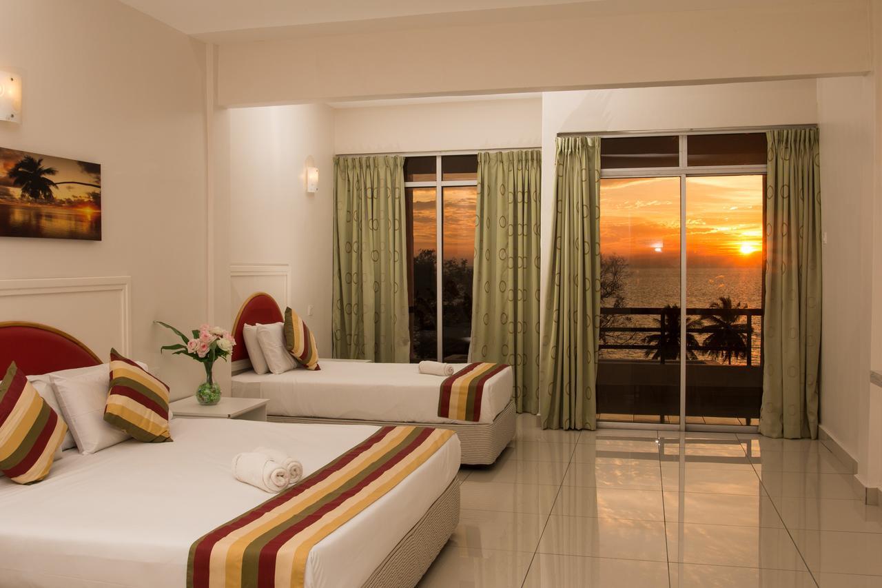 Akar Beach Resort Porto Dickson Exterior foto